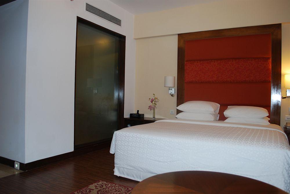 Four Points By Sheraton אחמדאבאד מראה חיצוני תמונה