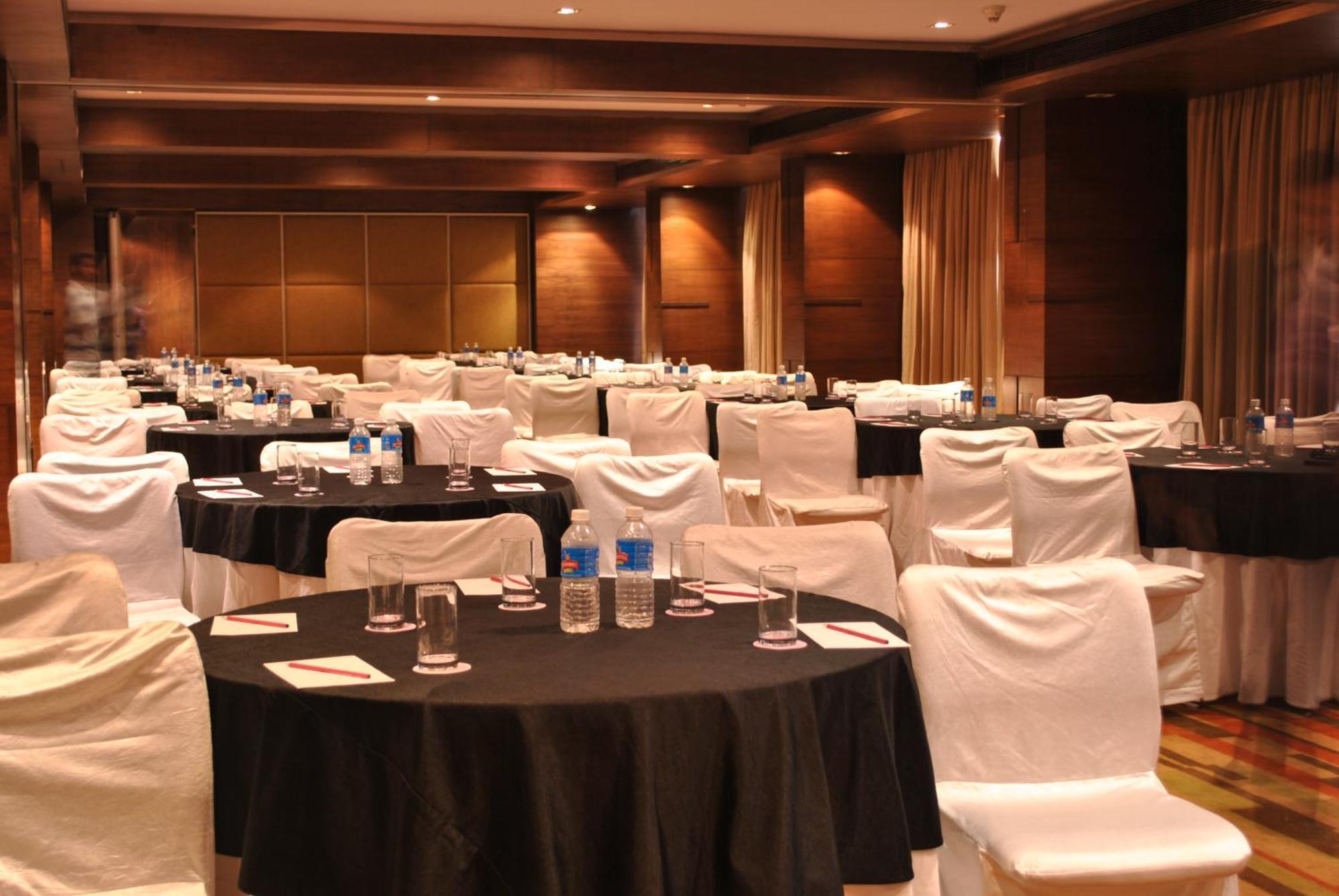 Four Points By Sheraton אחמדאבאד מראה חיצוני תמונה