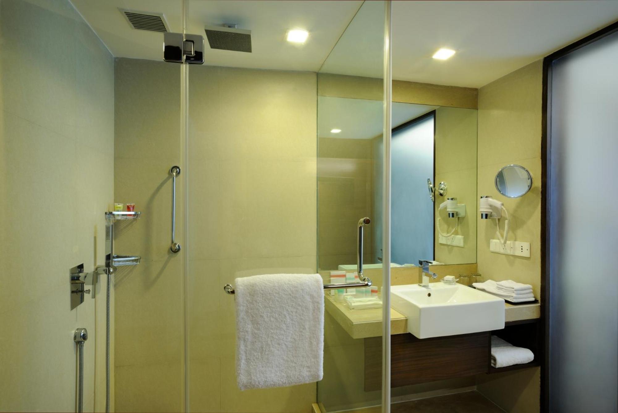 Four Points By Sheraton אחמדאבאד מראה חיצוני תמונה