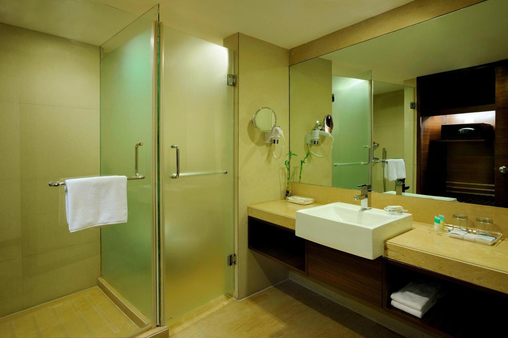Four Points By Sheraton אחמדאבאד מראה חיצוני תמונה