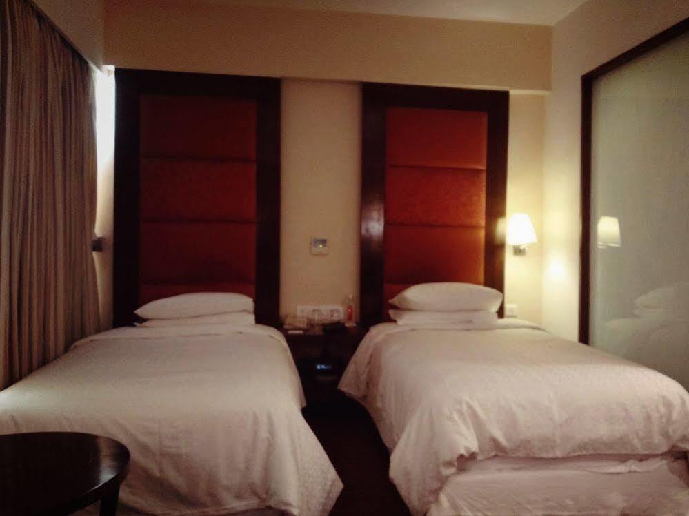 Four Points By Sheraton אחמדאבאד מראה חיצוני תמונה